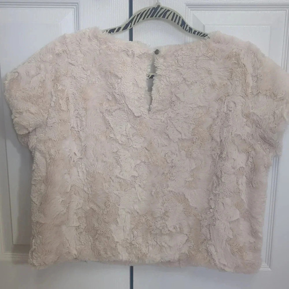 Maeve Faux fur tee from Anthropologie Size M - Picture 6 of 6